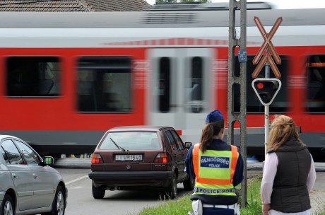 Vigyázz, ha jön a vonat!