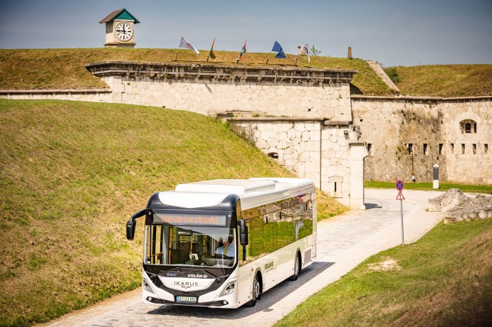 Komáromi elektromos buszok átadása