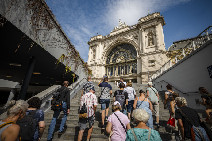 Irány a Keleti