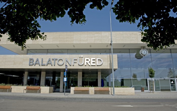 A felújított balatonfüredi vasútállomás