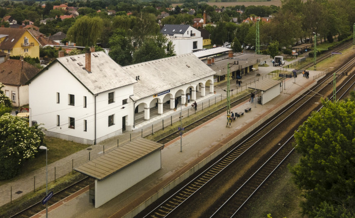 Felújított Balatonmáriafürdő állomás