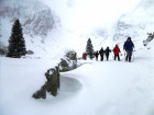 Mindenütt csak hó és jég, és a hatalmas sziklák. A csapat rendíthetetlenül tör a célja, Tátralomnic felé.  Fotó: Vendl Szilvia