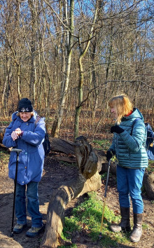 Útban a fennsík felé. Ágota az óráját nézi, Vera drukkol neki, még eléri vajon a hazafelé tartó öt húszas gyorsot?