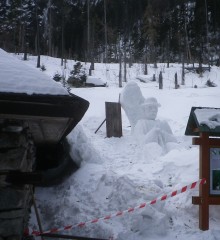 Hószobor (Serpa) a Rainerova th. mellett