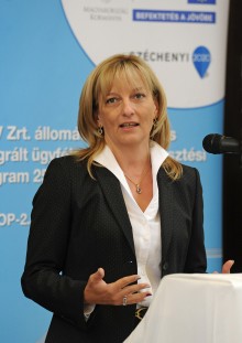 Dávid Ilona beszédet mond