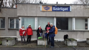 Utunk végén, vonatra várva. Fotó: Sándor Tibor