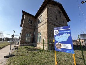 Ács állomás felújítása