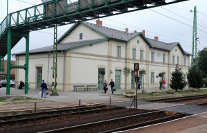 Újszászi vasútállomás