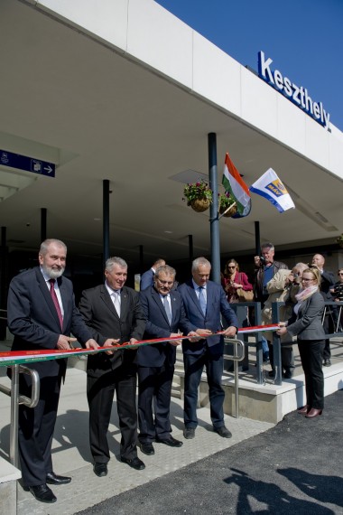 Keszthely vasútállomás átadás szalagvágás: Lukács György, Pál László, Ruzsics Ferenc, Manninger Jenő 2017.03.29.