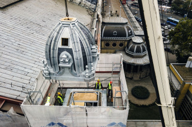 Helyén az új toronysisak 