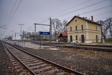 Röszkei vasútállomás