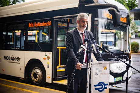 Kovács Kornél, az Építési és Közlekedési Minisztérium gépjármű-közlekedési és vasúti szabályozási főosztályvezetője 