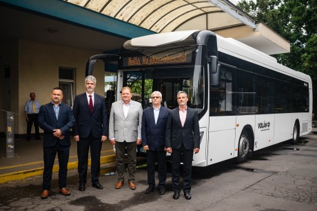 Buszátadó Hajdúszobolszlón