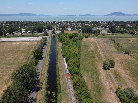 A megújult Balatonfenyvesi kisvasút 