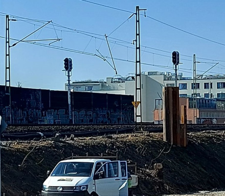 Felsővezetéki tartókar letört