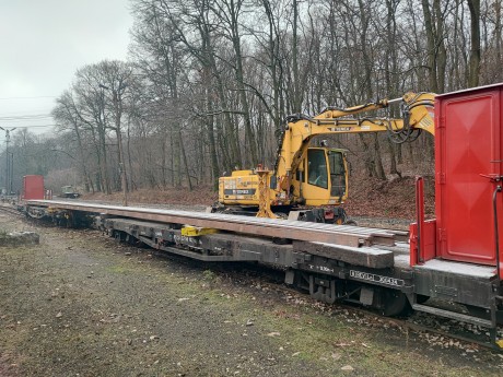 Beépítésre váró sínszálak a hűvösvölgyi járműtelepen Beépítésre váró sínszálak a hűvösvölgyi járműtelepen