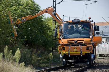 MÁV Unimog űrszelvényvágó felépítménnyel