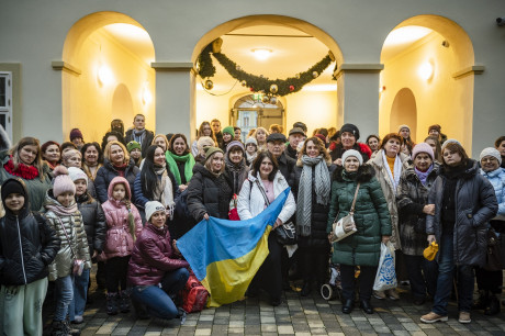 Ukrán menekültek útra készen 