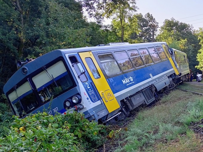 Kisiklott S750-es vonat Magyarkútnál 2025.09.12-én