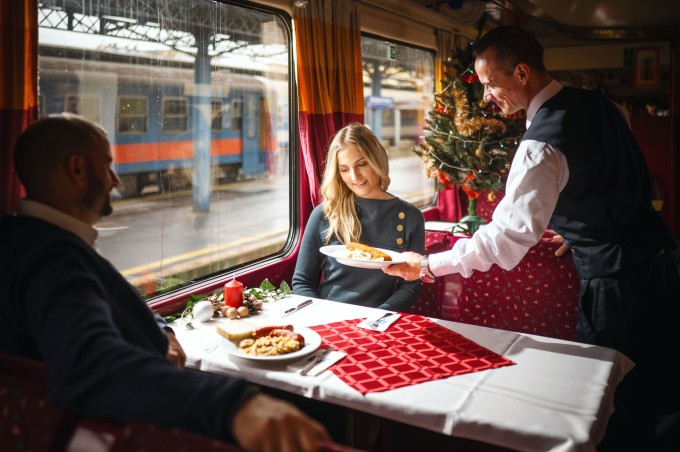 Az EuroCity járatokon az Utasellátó étkezőkocsijai különleges ünnepi menüvel várják az utazókat
