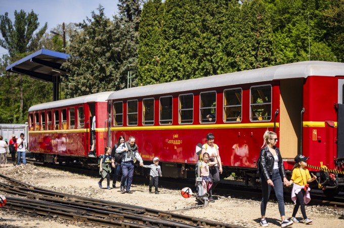 A szalonkocsikban kiállításokkal várják az érdeklődőket.