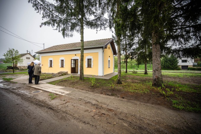 Berkenye felújított vasútállomása