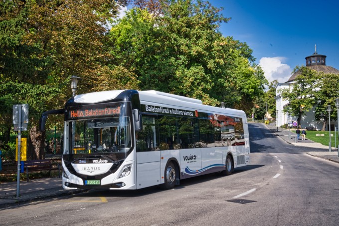 A teljes helyi flotta megújult Balatonfüreden, három Ikarus 120e típusú e-busz zöldíti a helyi közlekedést