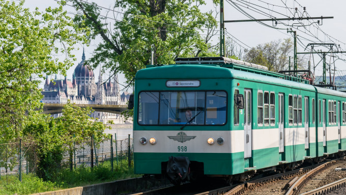 H5-ös hév indul Budapestről a közkedvelt Szentendre felé