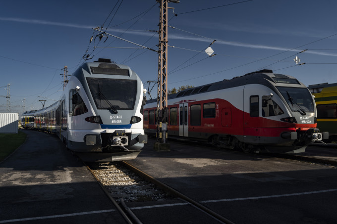 Flirt motorvonatok a pusztaszabolcsi bázison
