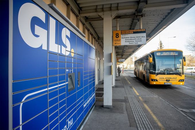 GLS automata Volánbusz állomáson