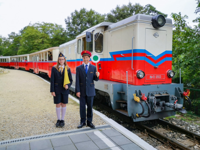 Gyermekvasutasok szolgálatban Gyermekvasutasok szolgálatban