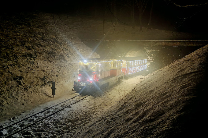 Christmas-Lights Train at the tunnel
