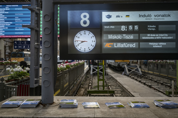 Indulás a Keleti pályaudvarról Miskolcra