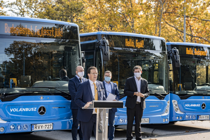 Volánbusz átadó_Pafféri Zoltán, Homolya Róbert, Fürjes Balázs, Vitézy Dávid