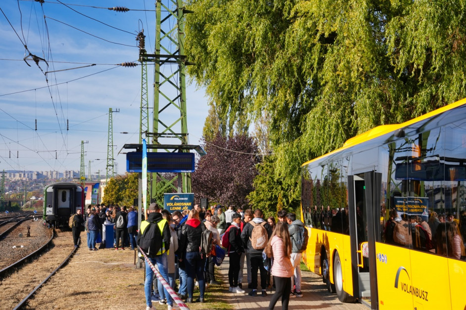 Edukációs roadshow_busz