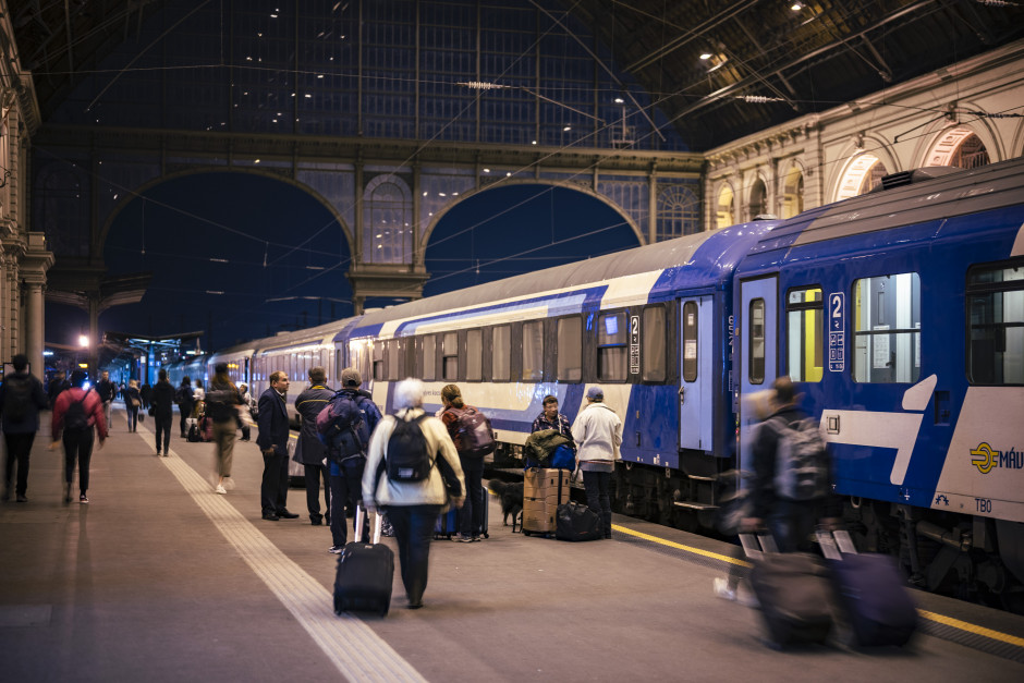 MÁV-START fekvőhelyes kocsi